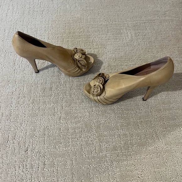 Vince Camuto Women's Tan Peep-Toe Heels size 39 - Picture 7 of 8
